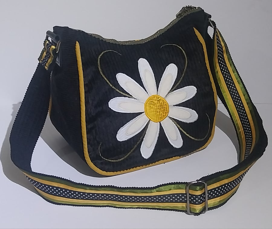 Simple Daisy handbag