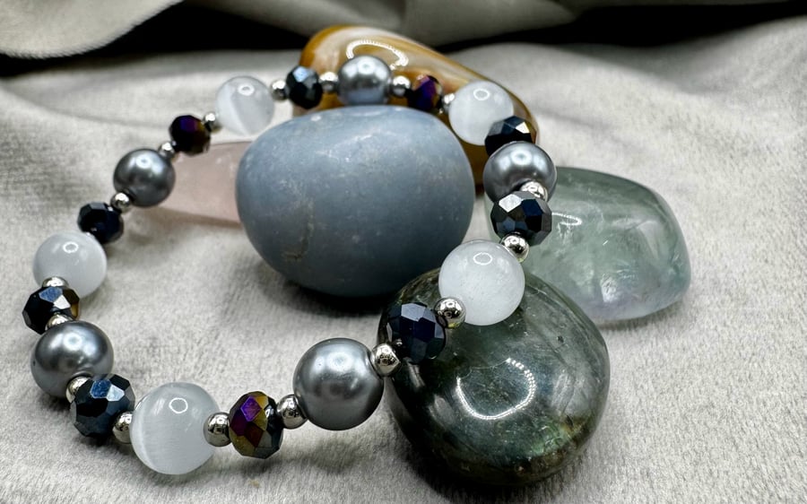 Moonstone and black crystal bracelet - elasticated