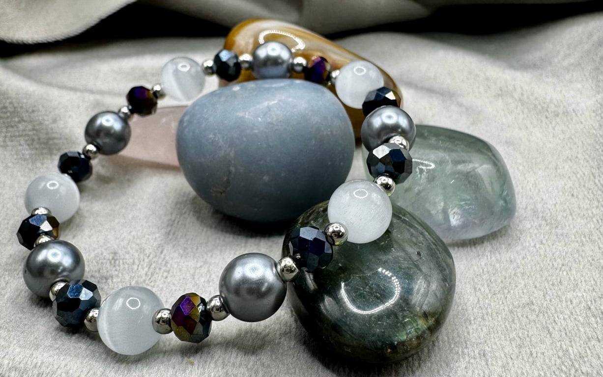 Moonstone and black crystal bracelet - elasticated