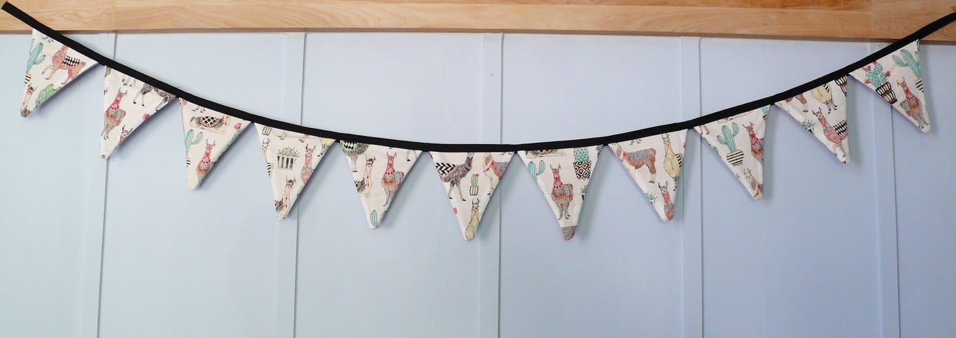 Llamas Bunting