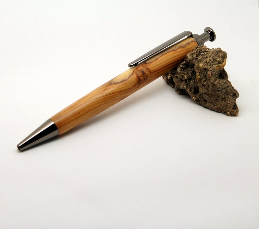 Click Pen Dressed in English Yew