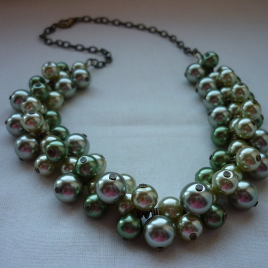 SHADES OF GREEN CLUSTER NECKLACE.  393