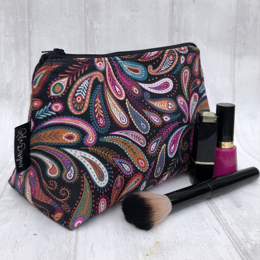 Makeup bag, paisley