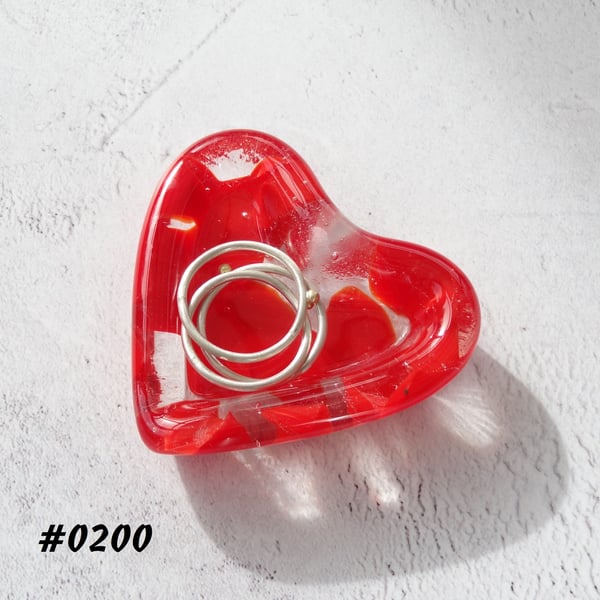 Red heart shaped fused glass ring dish, 5cm approx (0200)