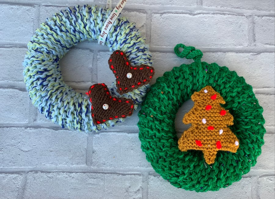 Knitted Christmas wreath with gingerbread heart, gingerbread tree 