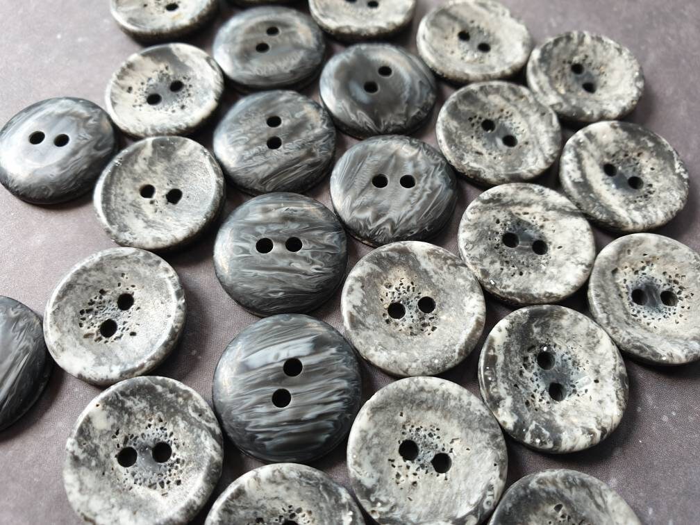 18mm 28L Stone like polyester Buttons Grey
