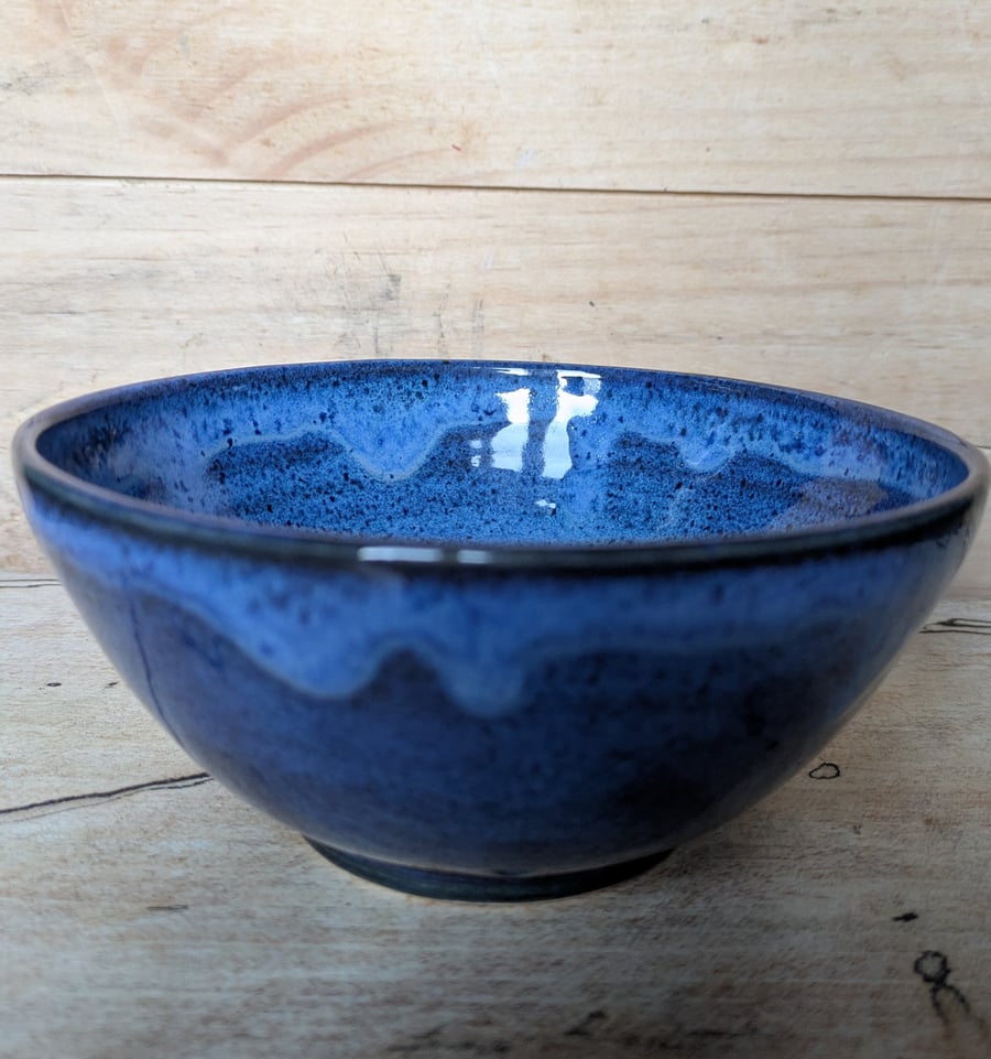 Wavy blue midi bowl