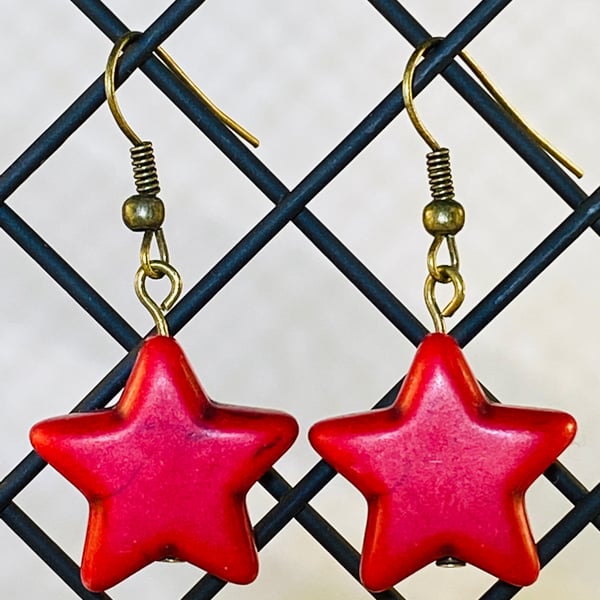 Red star earrings 