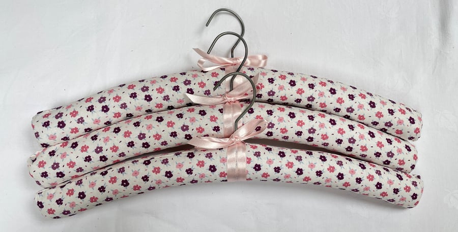 Cream & Pink Floral Padded Clothes Hangers x3