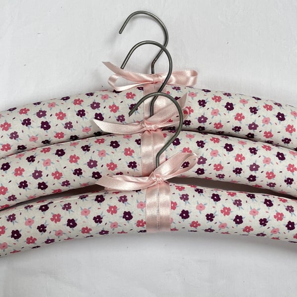 Cream & Pink Floral Padded Clothes Hangers x3