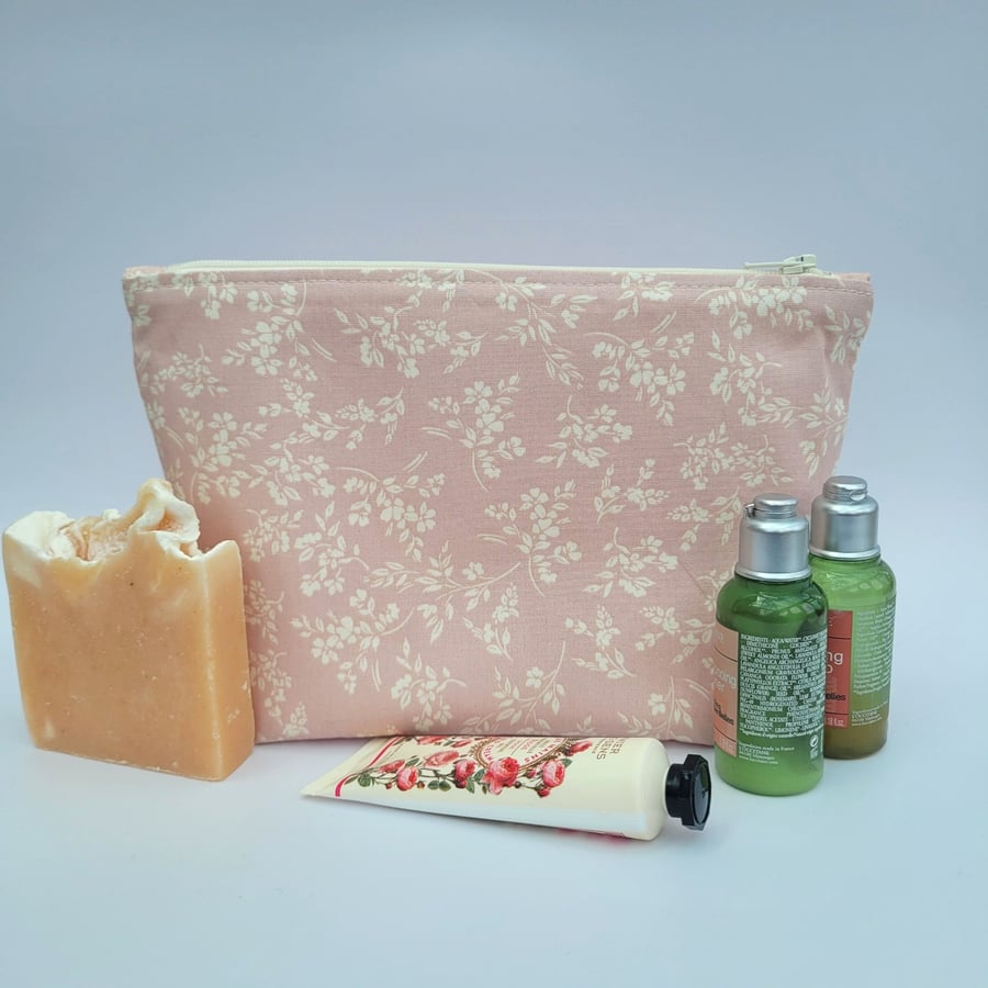  Make up bag - zipped pouch – floral, elegant, stylish