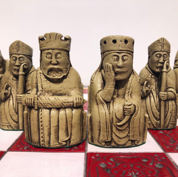 その他 THE LEWIS CHESSMEN MINIIATURE SET Lewis Chessmen Mini Mahogany Set – NorseAmerica