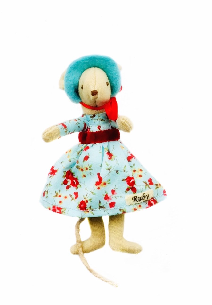 Easter Bonnet Mouse - Ruby