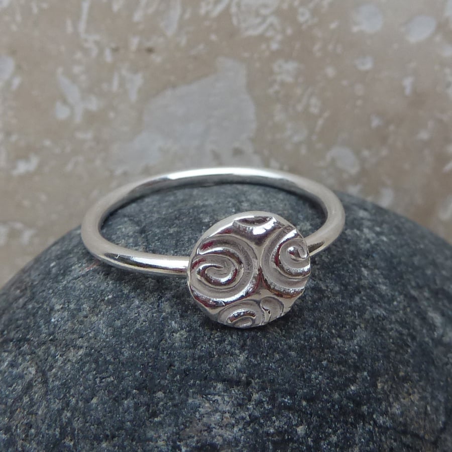 Sterling Silver Round Charm Ring - UK Size M - RNG005