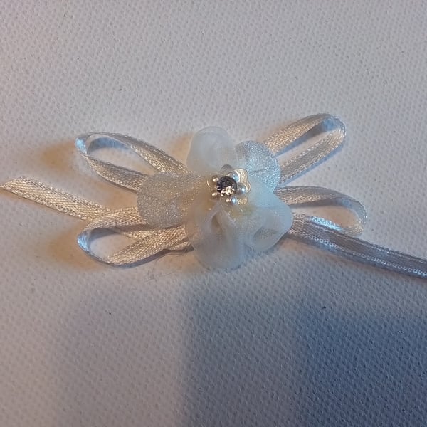 Flower and diamanté wedding invitation toppers. Ref 373