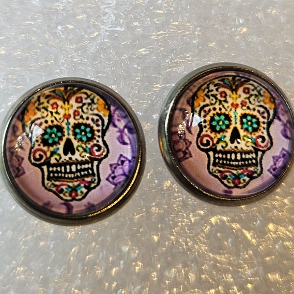 Purple skull resin stud earrings 