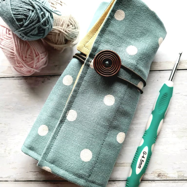 Polka Dot Crochet Hook Roll