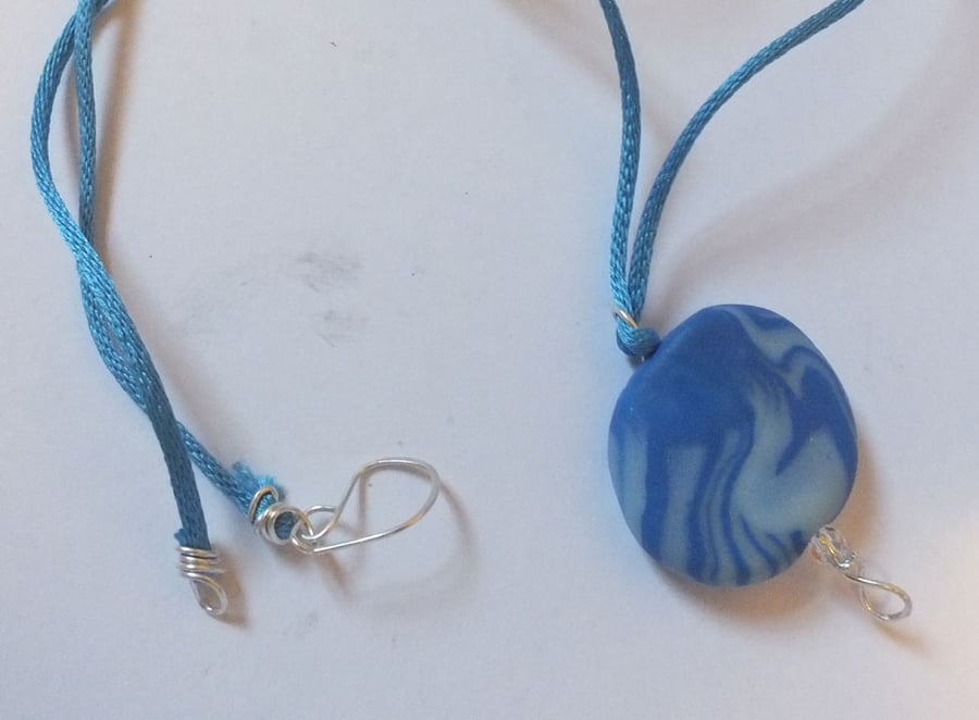 Marbled blue and white lentil bead pendant