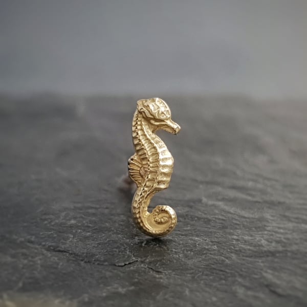 Seahorse ear stud earring in 18 carat gold, single