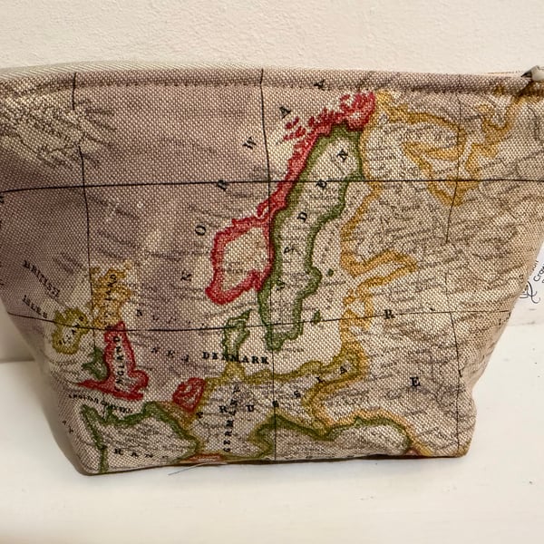 Map of Europe zipped bag