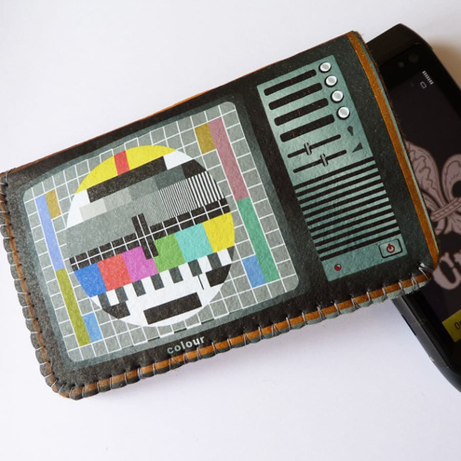 Retro TV iPhone Case (fits Nokia, Samsung, HTC)