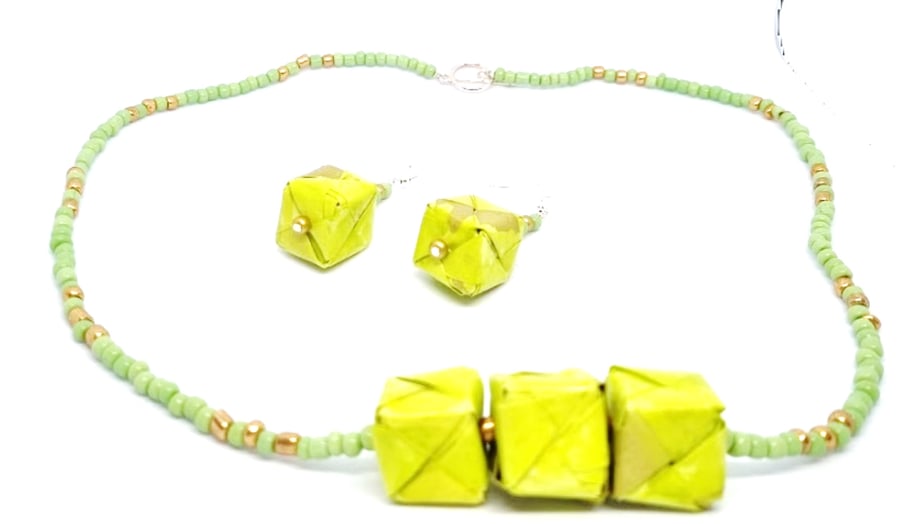 Paper necklace and earrings set 