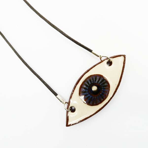Eye pendant necklace 