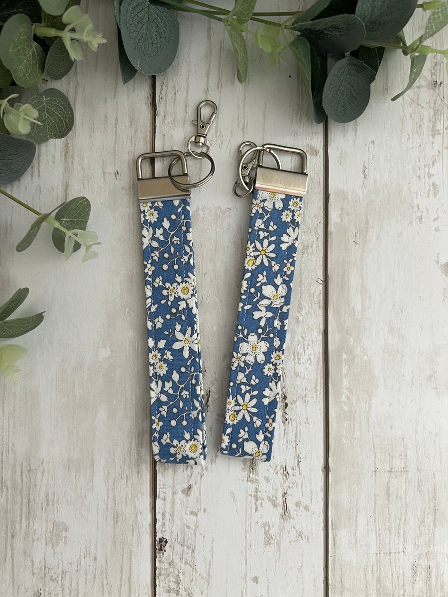 Key Fob Wristlet Set  in Blue Daisy Fabric, Key Chain, Bag Strap