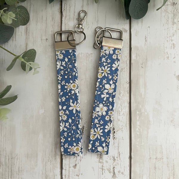 Key Fob Wristlet Set  in Blue Daisy Fabric, Key Chain, Bag Strap