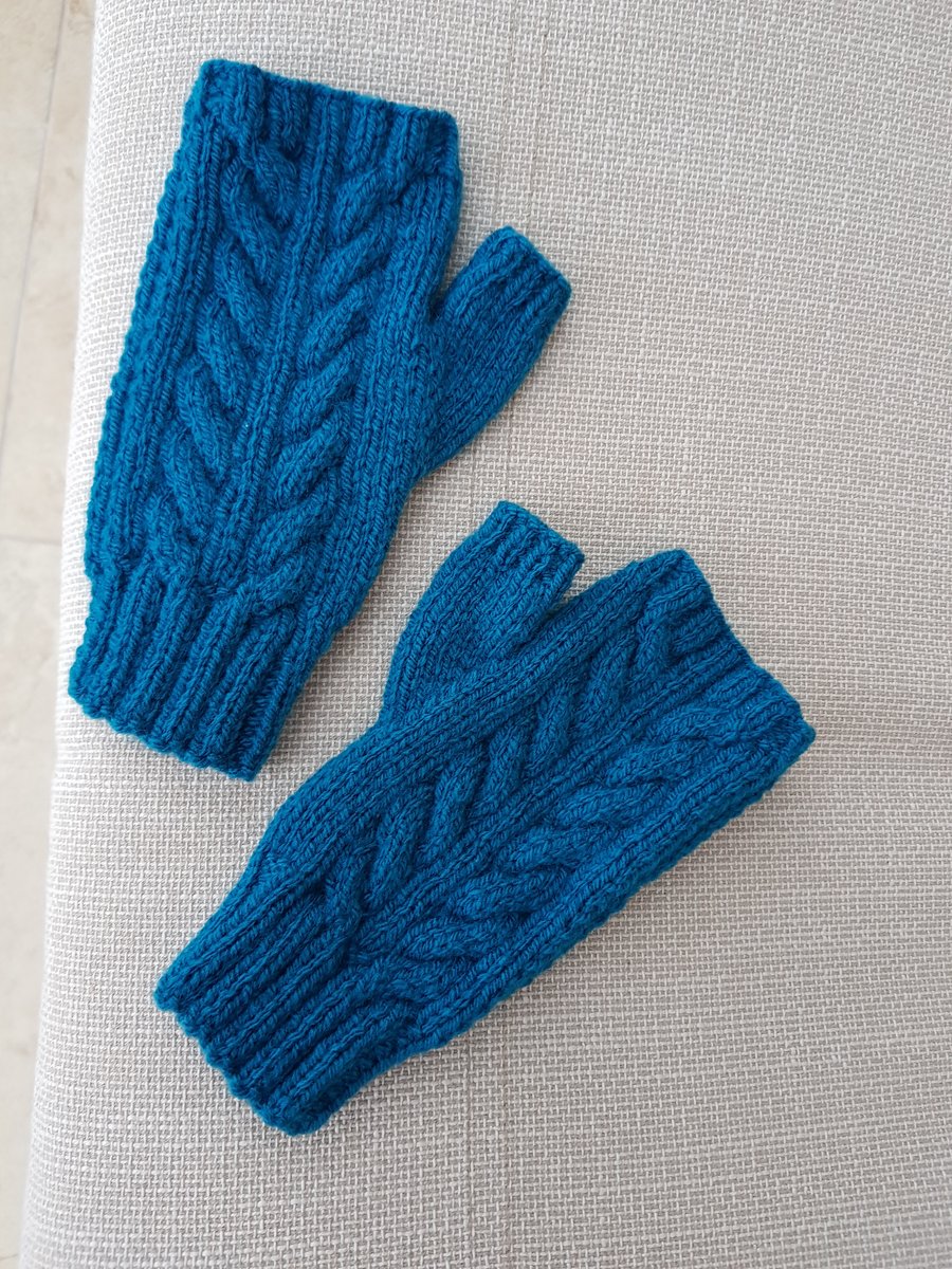 Fingerless gloves 