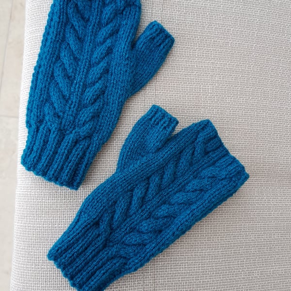 Fingerless gloves 