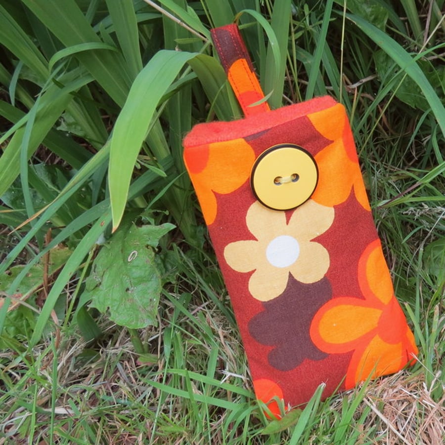 A groovy mobile sleeve.  Made from an original fabric from the 1960s.