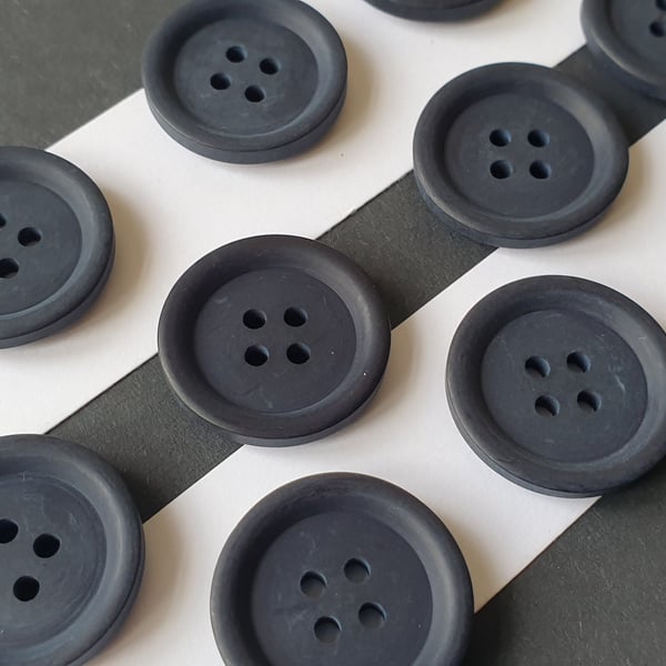  23mm 36L Classic 4 hole button NAVY matt finish