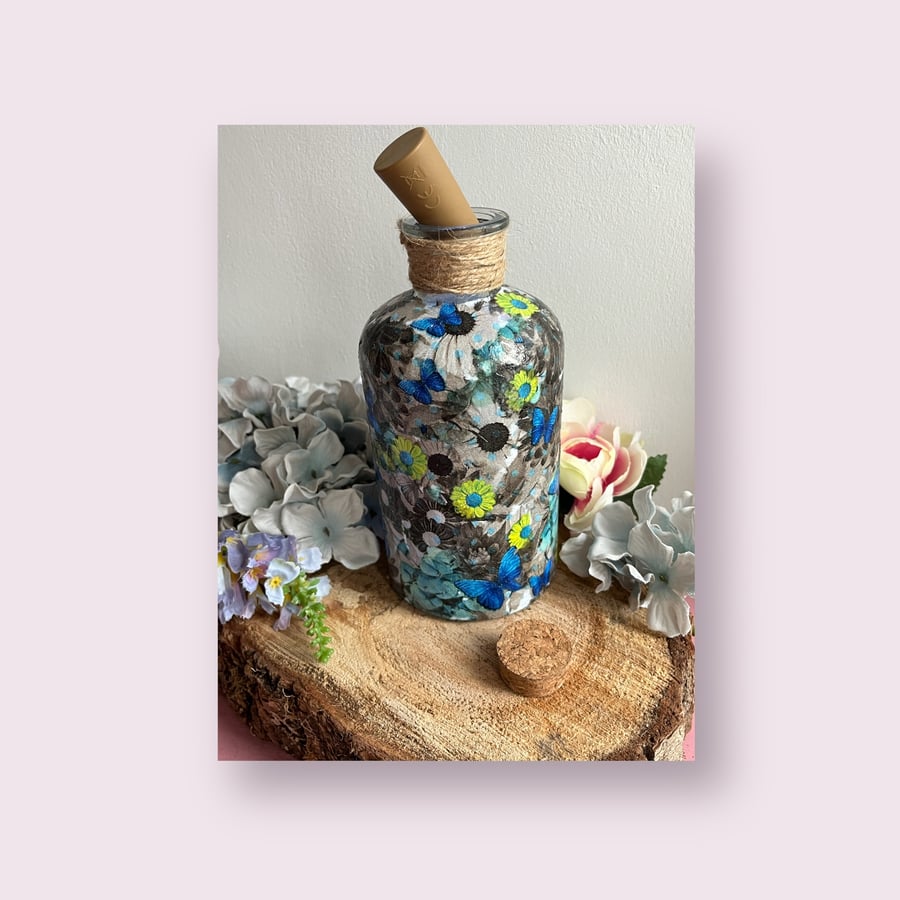 Glass decorated bottle 