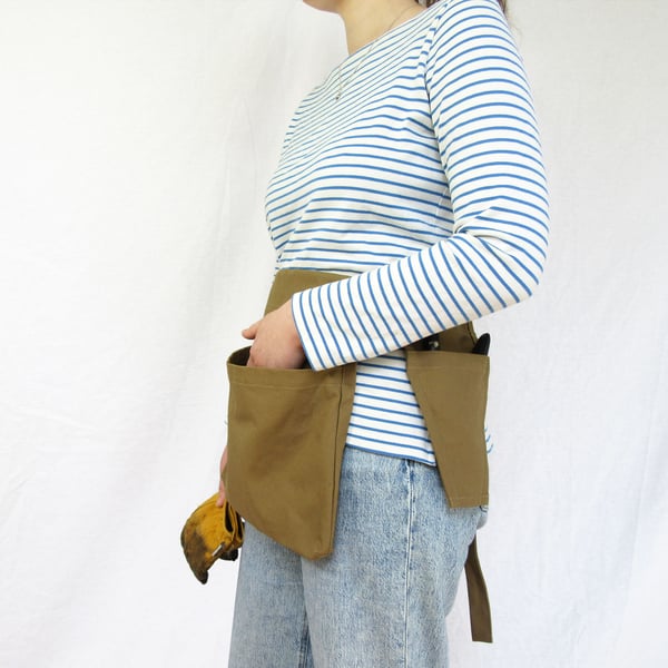Tool Belt Apron Gift for Gardeners. 3 Removable Pockets - Light Tan Canvas