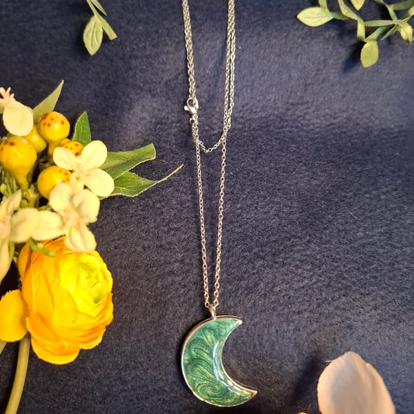 Handmade resin pendants and chains