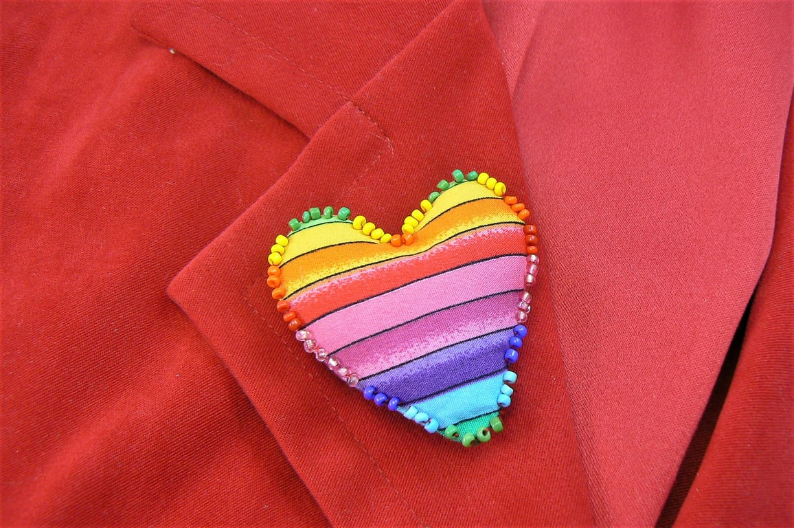  heart brooch (rainbow with seed beads)