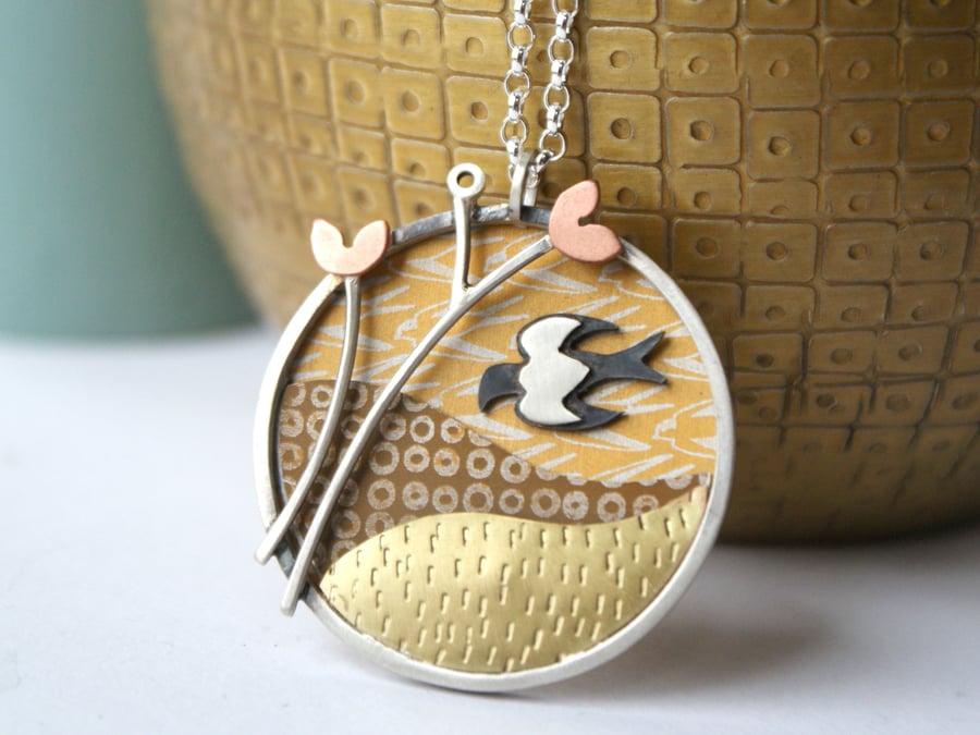 'Swallow fields’ necklace