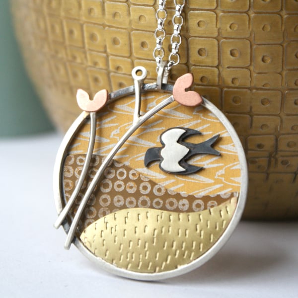 'Swallow fields’ necklace
