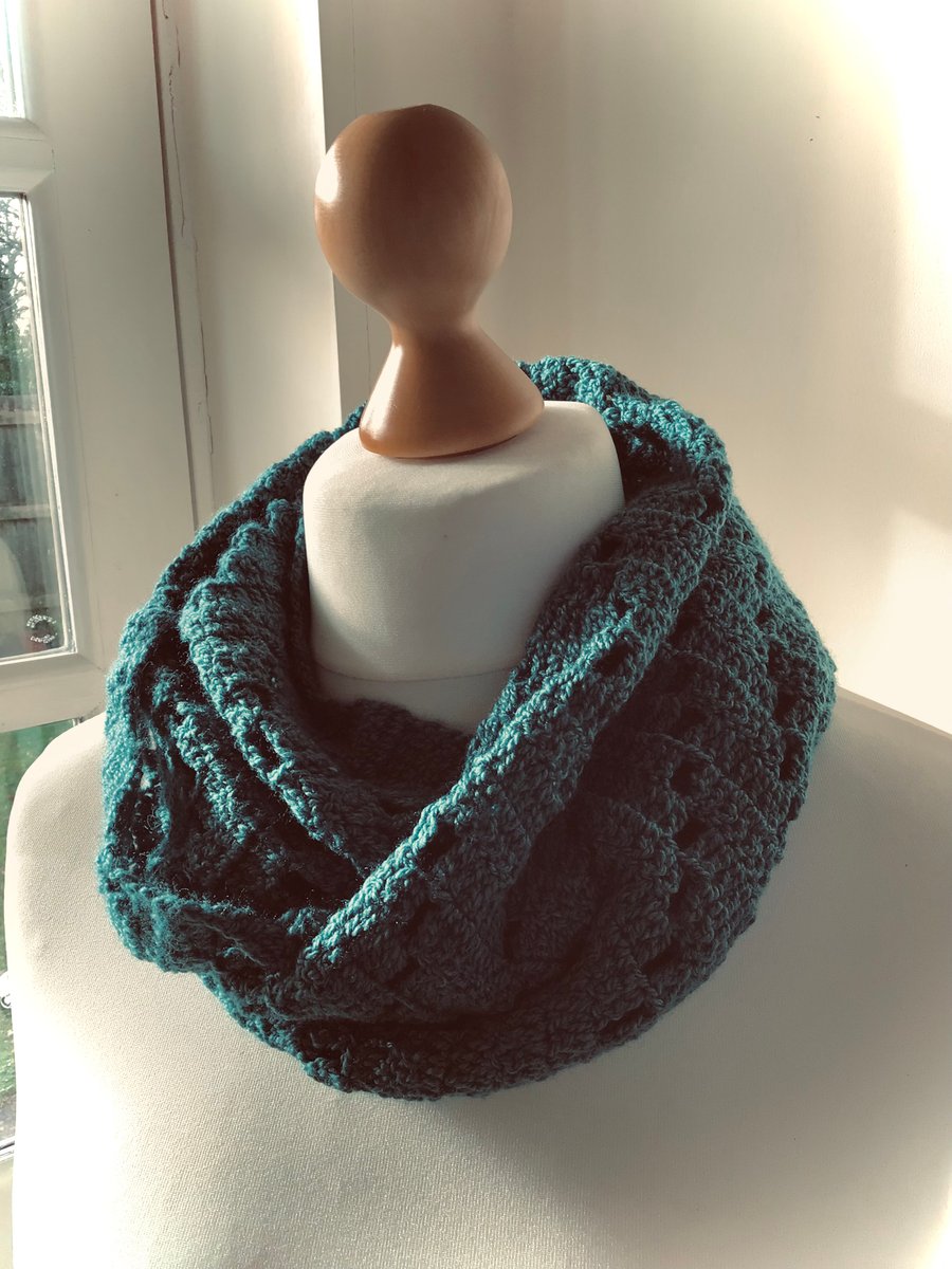 Infinity, circle scarf in wool and silk, colour Jade