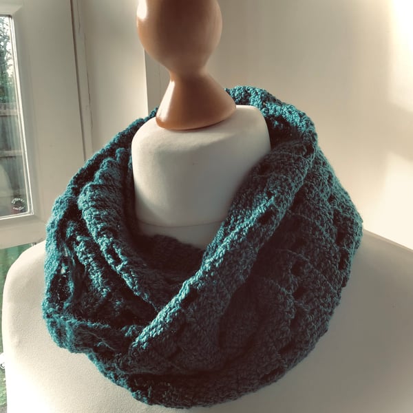 Infinity, circle scarf in wool and silk, colour Jade
