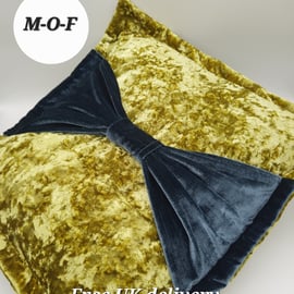 Yellow velvet bow 18" flange cushion. 