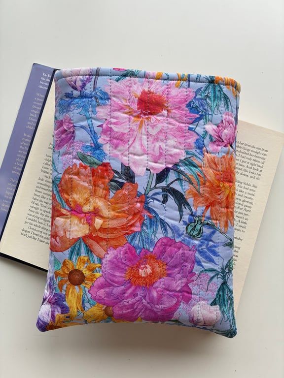 Large Flowers Print Quilted Fabric Book Sleeve - Hardback Size