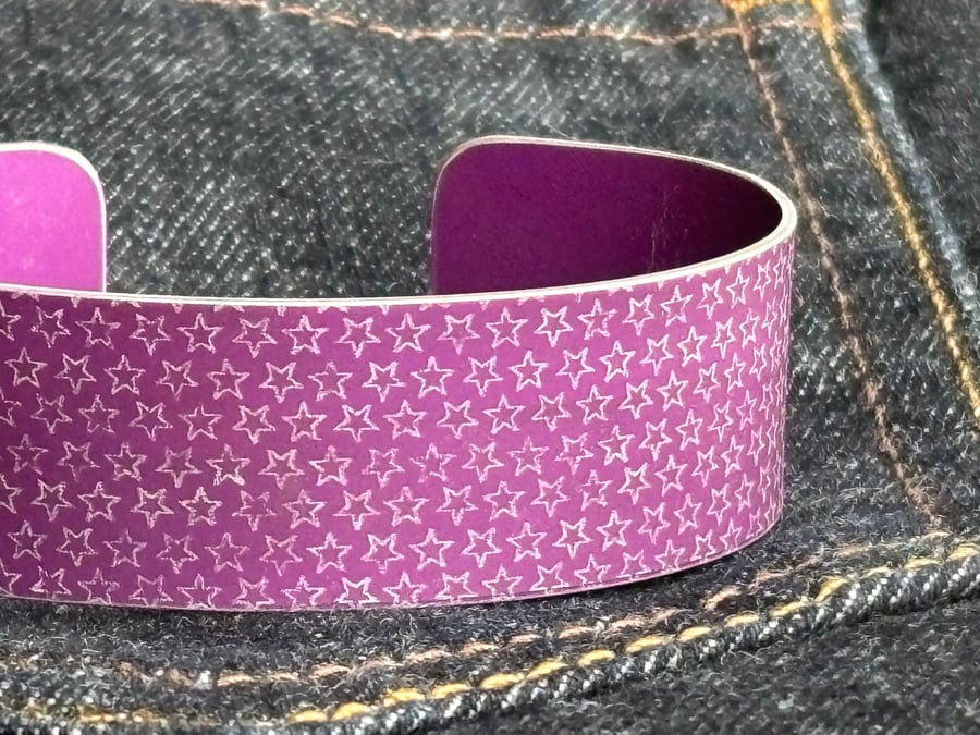 Star pattern aluminium cuff pink