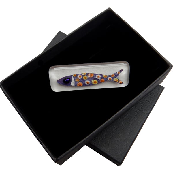 HANDMADE FUSED DICHROIC GLASS 'SARDINE, SARDINA' BROOCH.