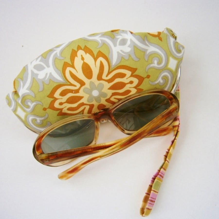 SALE SALE Wristlet purseSunglasses case