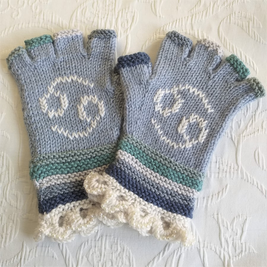 Star Sign Stash Mittens Knitting Pattern - CANCER