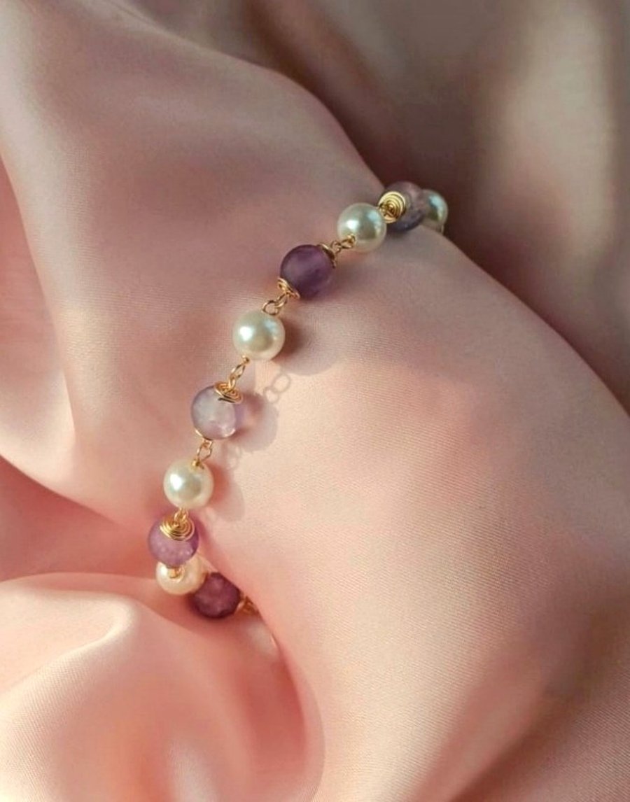 Purple Beaded Pearl Bracelet with Gold Spiral Wire Detail – Adjustabe