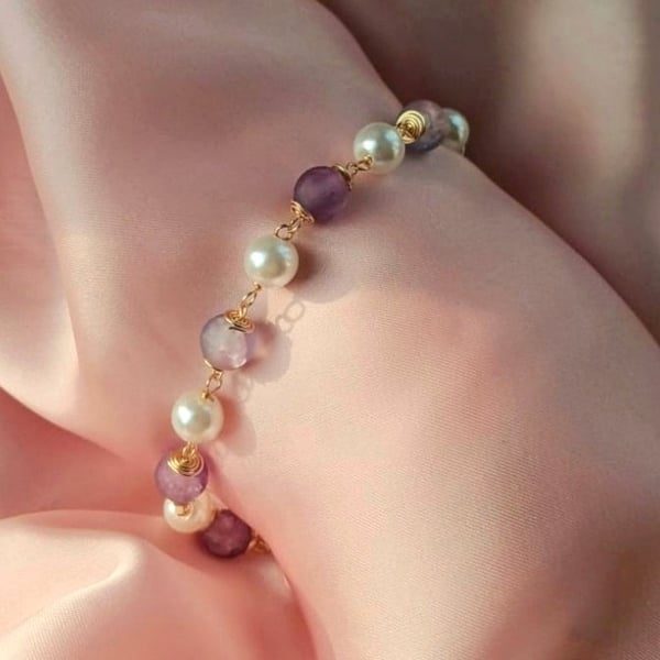 Purple Beaded Pearl Bracelet with Gold Spiral Wire Detail – Adjustabe