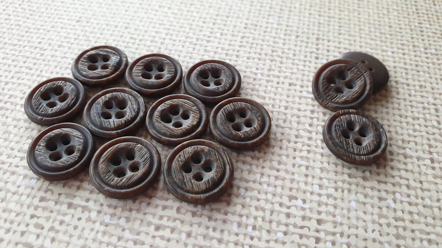 11 16" 18mm 28L Brown wood EFFECT Buttons